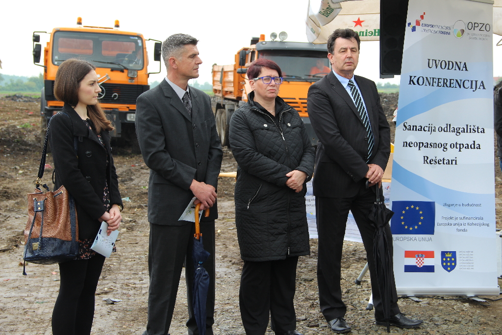 sanac odlagal uvodna konf